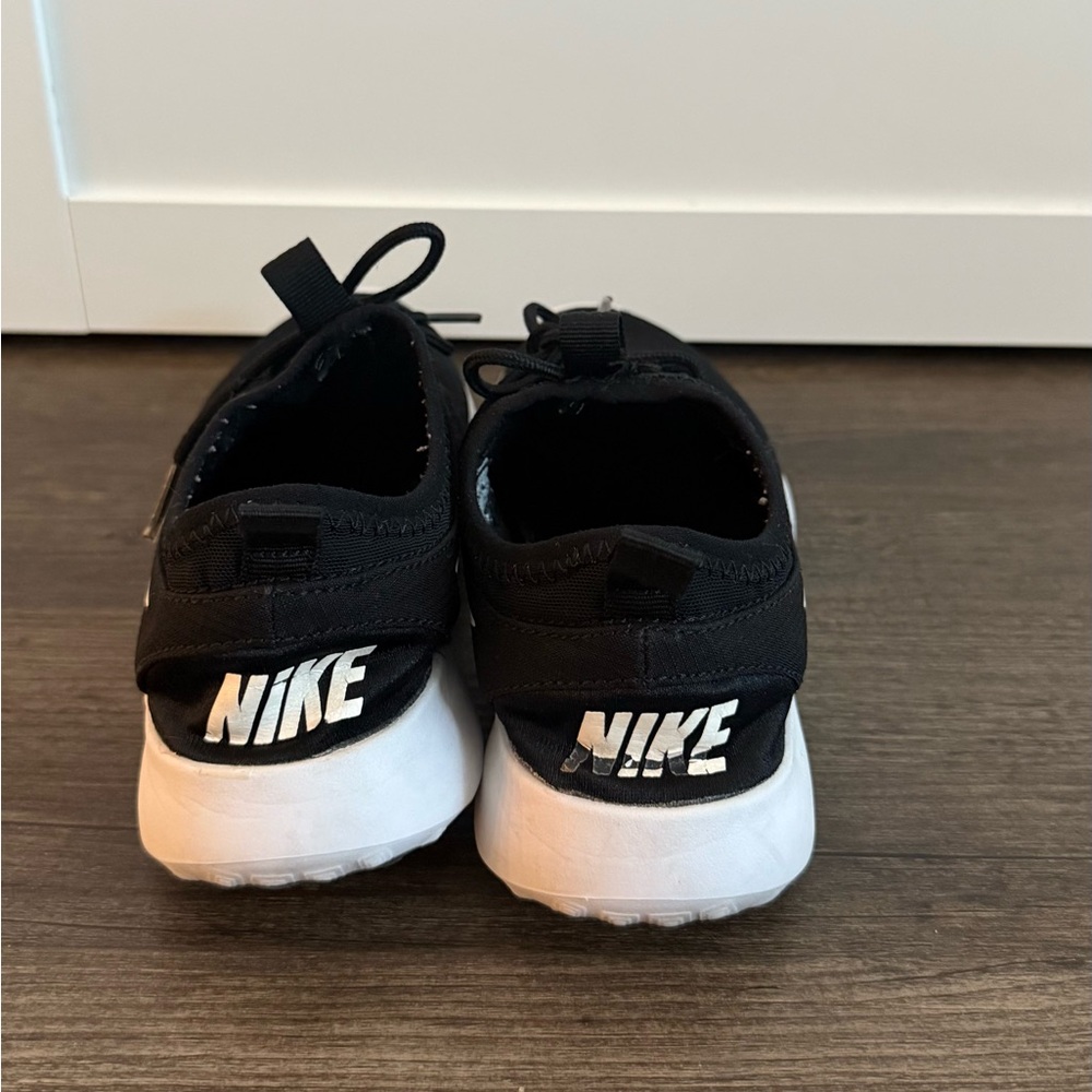 Nike Kids Sneakers Size 4.5 Youth Black White Running Shoes - Picture 4 of 5